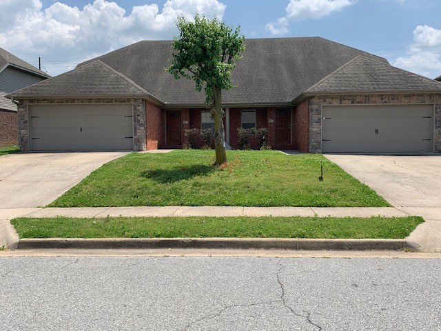1475 SF +/-, main BR & full bath on first floor, 2 BR & full bath on 2nd level. Open living area. Lots of storage. 2 car garage. New flooring, fresh paint. Within walking distance of Osage Creek elementary school. Employment and previous rental references required and checked.