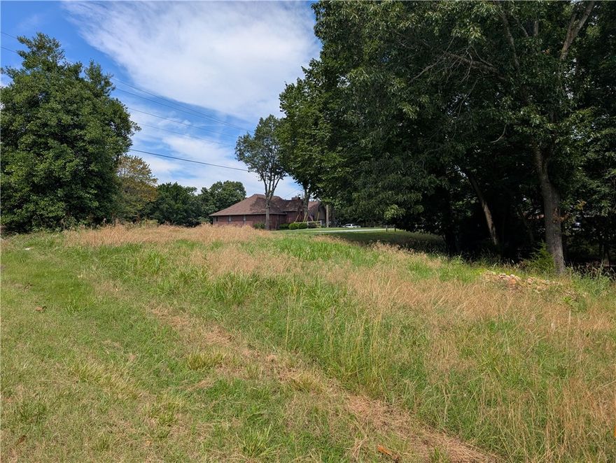 Custom home neighborhood, just waiting for to build your dream!  With close access to Beaver lake and golf club having an active lifestyle will be a breeze!