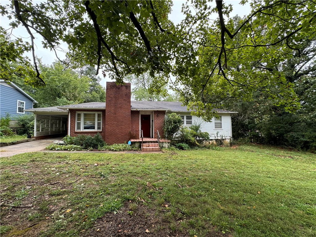 Don't pass up on this chance to invest in a great location, just 1.5 miles from the University of Arkansas, 0.5 miles from Wilson Park, and 1.3 miles from downtown Fayetteville. This property with the potential for greatness offers 1,435 sqft of space on a .38 lot in the heart of Fayetteville AR.