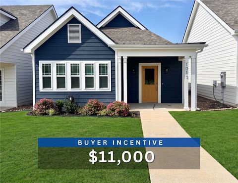 Photo of 1013 NE Heights Lane, Bentonville, AR 72712 (MLS # 1345223)