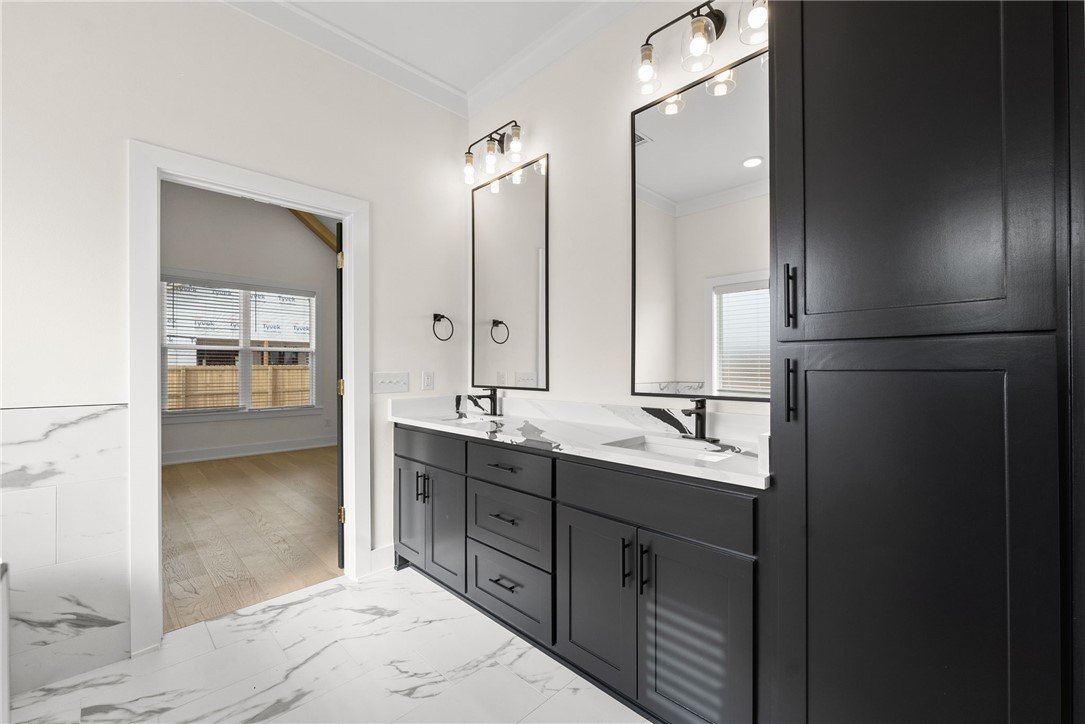 Meadow Brook Sub Ph I Rogers - Residential Lease