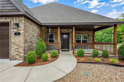 Single Family Residence in Bella Vista AR 2 Lewes Lane.jpg