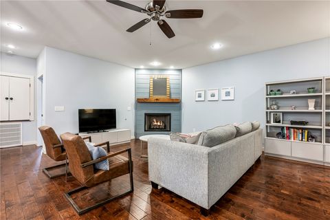 Photo of 1466 N Desoto Place, Fayetteville, AR 72703 (MLS # 1348759)