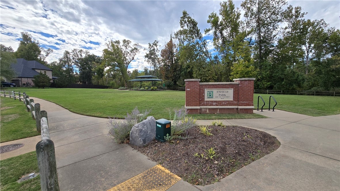 1218 NE Waverly
