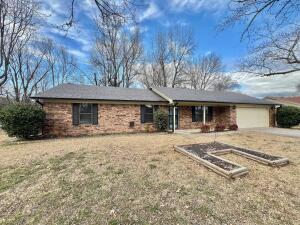 Adorable 3 bedroom-2 bath home in the heart of Russellville! Home features fresh paint and new flooring throughout. Use the beautiful fireplace for those cold, wintry nights. This home is move-in ready! Be close to schools, shopping and dining! Also, enjoy the fenced backyard! Call today and schedule your private showing!
