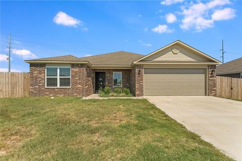 Photo of 917 W Aiden Drive, Siloam Springs, AR 72761 (MLS # 1325508)