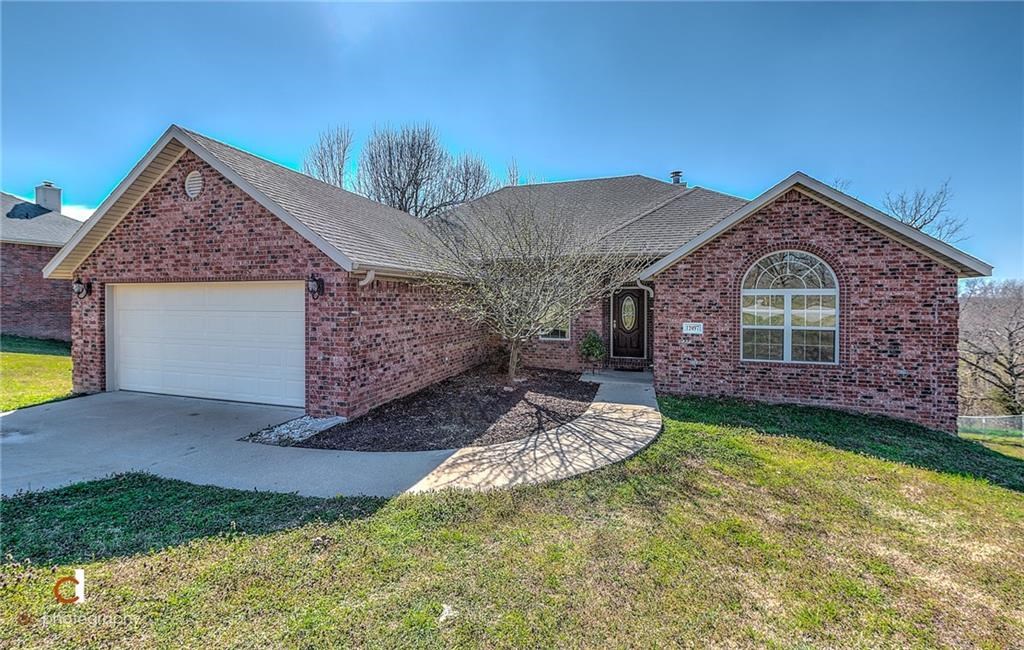Come out and find the quality of life you've been searching for. All the comforts, great view, moments from
the lake and marina. Spacious split floorplan. New paint, carpet and more! Must see in person!