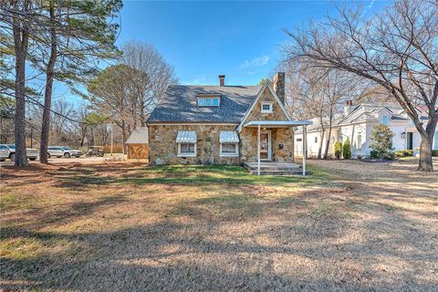 Photo of 1705 N Garland Avenue, Fayetteville, AR 72703 (MLS # 1332650)