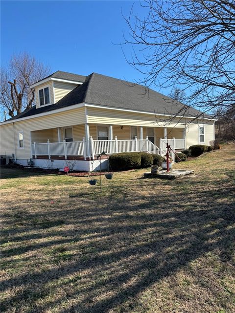 Photo of 868 N Main Street, Cave Springs, AR 72718 (MLS # 1334996)