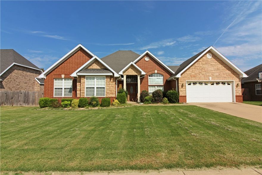 A spacious 3 bedroom, 2 bath, 2 car garage home located on the East side of town. Close to parks, Crystal bridges and to downtown Bentonville. Additional office and/or formal dining is a plus! Over 2000 square feet featuring hard wood floors in main areas, all stainless-steel appliances to convey- gas cook top & eat in kitchen area. Open living area with cathedral ceilings, led lighting & gas fireplace to enjoy. Large back yard and fenced for privacy. Pets considered with increased deposit. $50 per adult over 18 to apply. Ready 1st week of​​‌​​​​‌​‌​​​‌‌​​​‌‌‌​​‌​​‌‌​​​​ February.