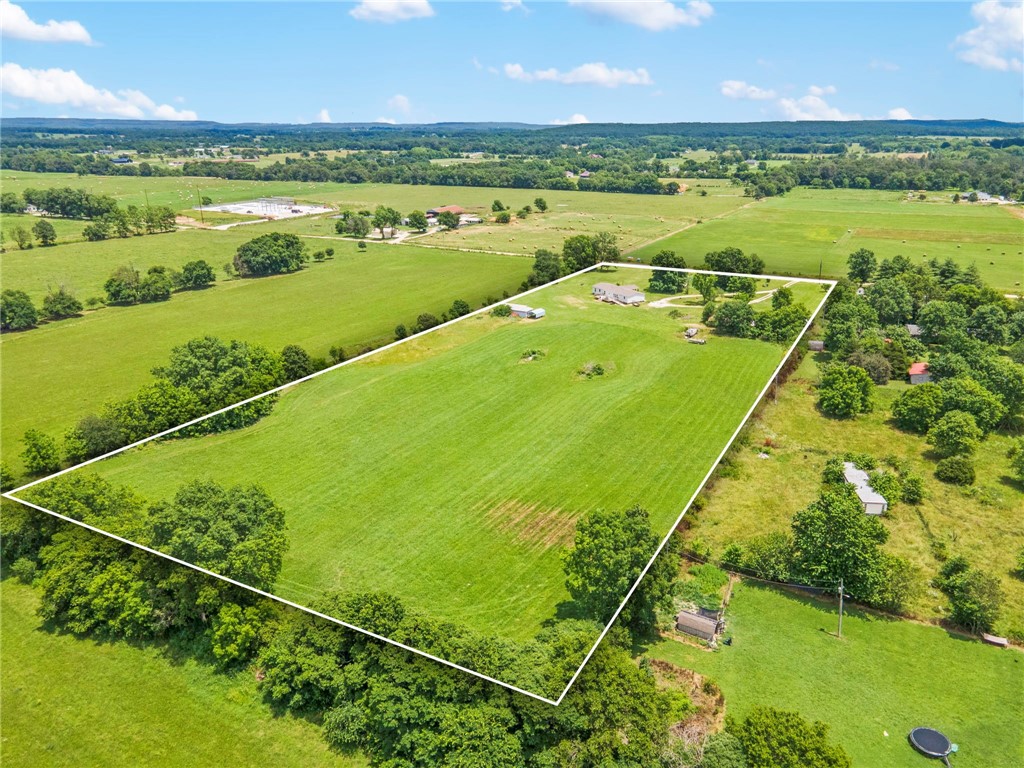 Flat and build-ready, this 8.87-acre parcel offers water and electric on site and sits directly across from the future Pea Ridge Park, featuring upcoming softball and baseball facilities. Located just off Hwy 72 and surrounded by new and upcoming developments, this property is perfect for a private estate, small subdivision, or long-term investment in one of NWAās fastest-growing areas.