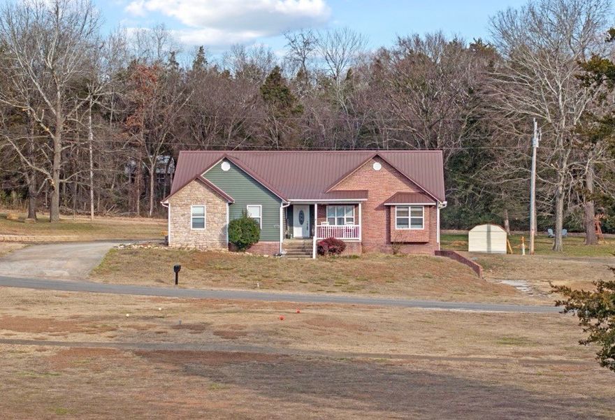 Spacious 5-bedroom, 3-bath home in Diamond City, AR offering 4,000+ sqft on a rare triple lot with no HOA, no covenants, & no restrictions. Located across from the 3rd tee at Diamond Hills Golf Course, this property is ideal for golf lovers, lake buyers, & those wanting space & flexibility near Bull Shoals Lake.

The vaulted primary suite features a private ensuite with soaking tub, perfect after a day on the lake. The main level offers soaring ceilings, a comfortable living room, kitchen with breakfast nook, & a formal dining room for gatherings.

The walk-out basement includes two bedrooms, a full bath, a second living area, & private entrance, ideal for guests, multi-generational living, or rental potential. A 2-car main-level garage plus basement garage provides room for boats, golf carts, & lake toys.

Set on 1.25± acres with a basketball court & just 2.4 miles to Bull Shoals Lake access, this home delivers location, lifestyle, & freedom.