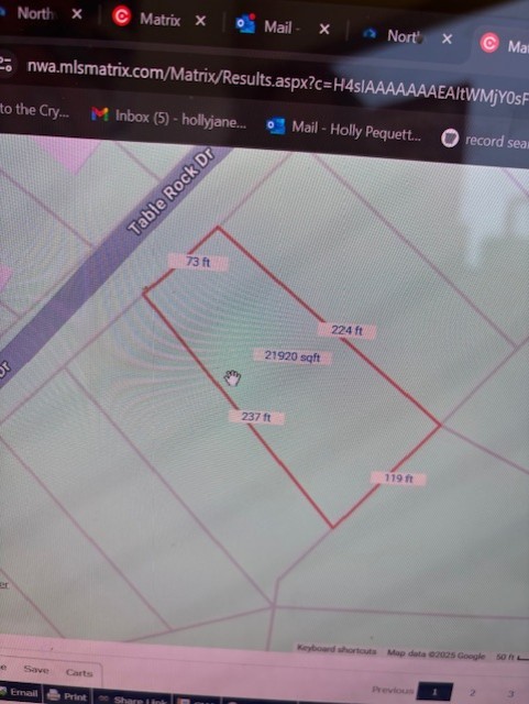 Wow, one acre for $17,500. Seems almost free. Located near the beautiful Table Rock Lake. If you've been on the fence about purchasing Lake area lots, its' time to jump over it.