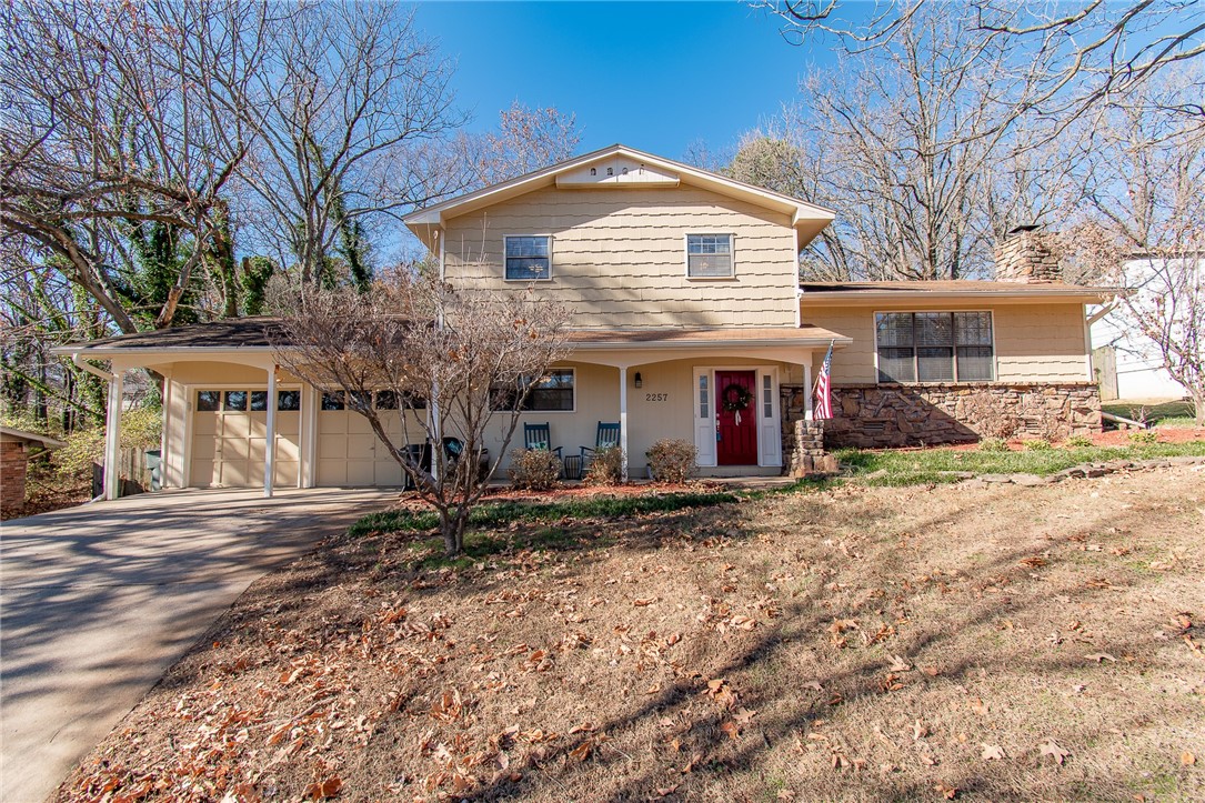 Move in ready house. 4 bedrooms with 2 and 1/2 baths and a 2 car garage. Huge den area and one bedroom on the bottom floor. Kitchen, dining area, and huge living area with wood burning fireplace on half level and upstairs there is 3 bedrooms and 2 baths. Utility and half bath is downstairs, gorgeous back yard just ready for that summer living.