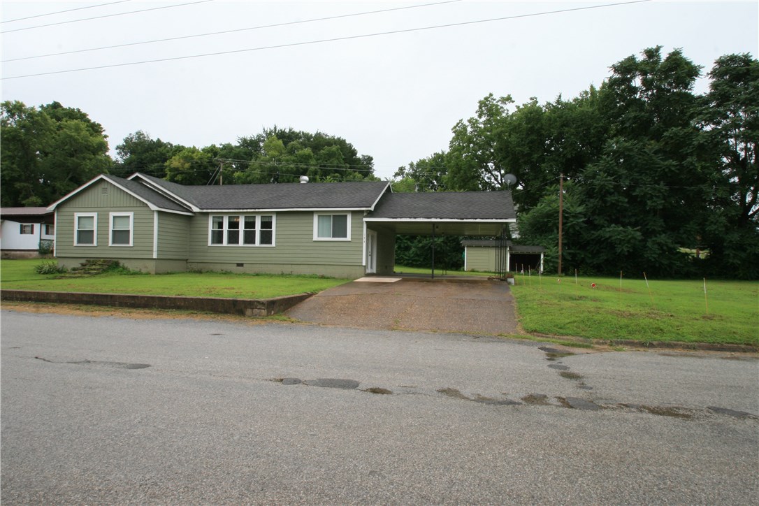 Well maintained property located in the quaint town of Kingston just minutes away from the Buffalo River/Ponca access and the upper Kings River. Close to numerous hiking and Mt. Biking Trails. Just a short walk to the Kingston square, library, art gallery and other retail. Price includes a 360 sq ft. building that is currently configured as a beauty shop but would also make a nice art gallery or other small retail business. It has a separate water and electric meter as well as it's own septic system. Has A/C and electric wall heater, water heater and a 1/2 bathroom.