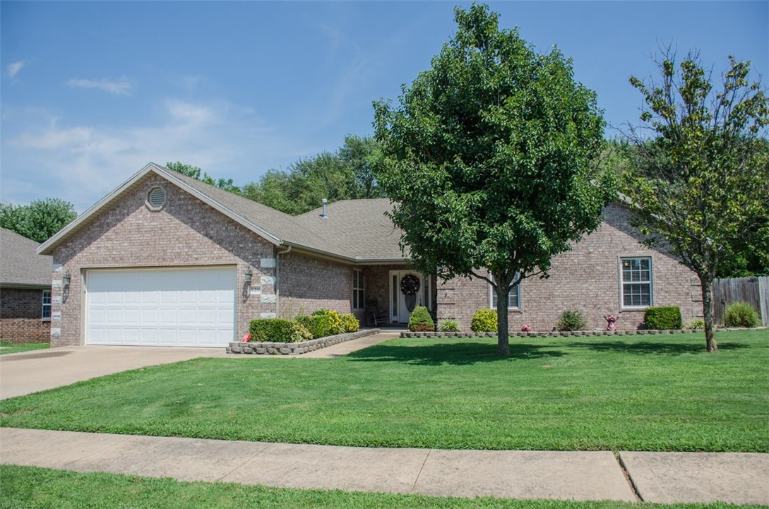 Very nice home in established neighborhood. The home has 3 bedrooms 2baths. Extra big kitchen with eat in dining area granite counter tops, easy access to back yard. The bedrooms are very nice size. The master bath has huge walkin closet with separate shower and tub. The back yard is fenced with a small storage build plus a nice 18 x 20 shop building. The home is just blocks from the middle and high school and sets on a semi secluded circle drive.