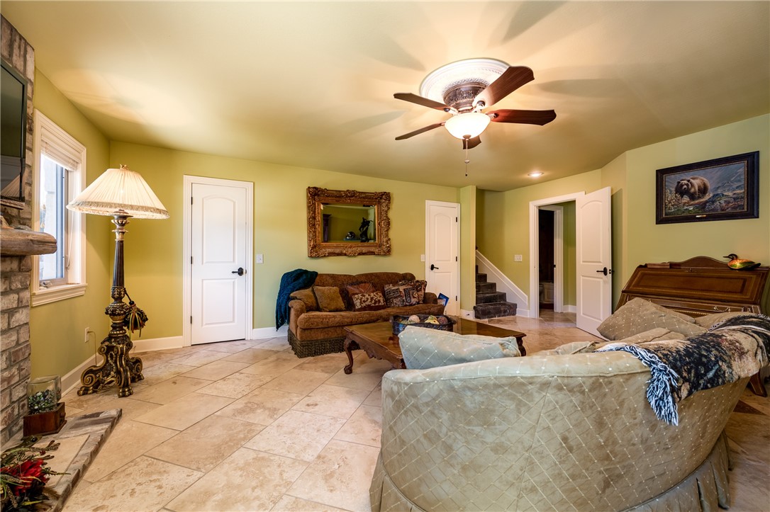 09-19-32-RURAL - Residential