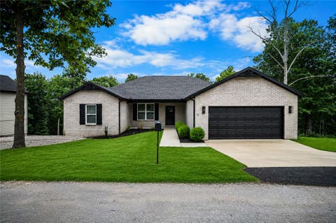 Photo of 28 Berkshire Drive, Bella Vista, AR 72714 (MLS # 1357512)