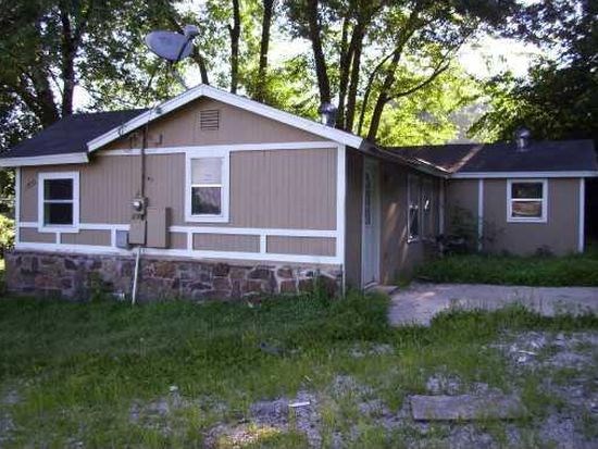 Great investment property for rental or starter pad. Tankless water hearter, new roof and redone bathroom. All appliances Convey. Home AS IS.