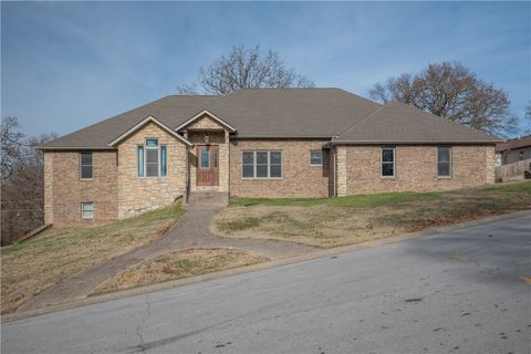 Photo of 1026 Sherry Drive, Neosho, MO 64850 (MLS # 1330608)