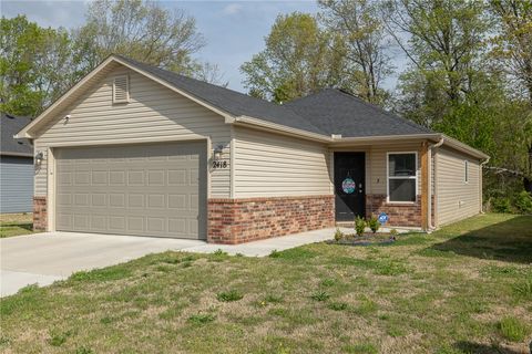 Photo of 2418 S Ouachita Drive, Fayetteville, AR 72701 (MLS # 1342770)