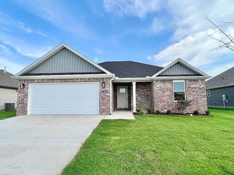Photo of 1809 E Hudson Drive, Siloam Springs, AR 72761 (MLS # 1330205)