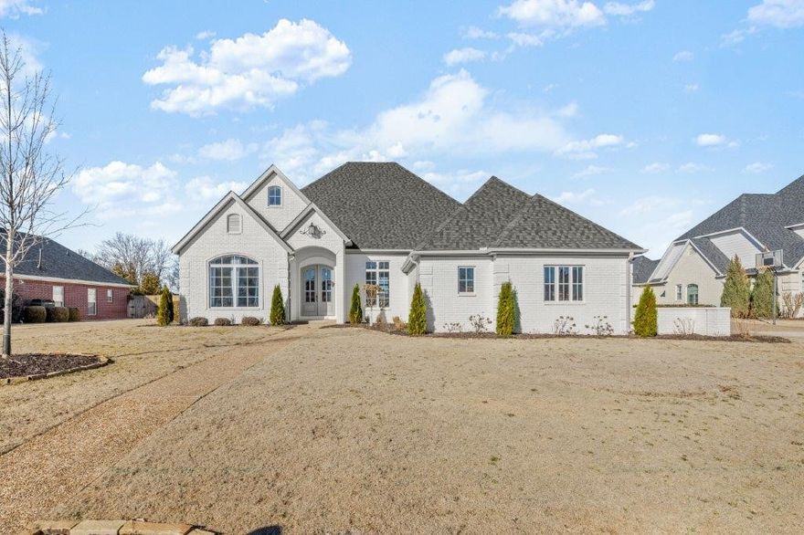 Hard to find COMPLETELY REMODELED / MOVE IN READY one level home in Pinnacle! This single level 2,810sf, 4-bedroom, 3.5 bath home sits on almost ½ an acre and was just remodeled inside and out.  New roof, new paint inside and out, remodeled kitchen, new appliances, remodeled all baths, all new wood flooring in all areas except wet areas, newly updated fireplace, new double door front entry and all new landscape. Home offers formal dining, formal living room, large living room w/fireplace, spacious master suite, split floor plan, eat-in kitchen w/breakfast bar. This home offers an abundance of storage and provides a move-in ready opportunity. Fantastic outdoor space with plenty of room for pool, guest house, or extensive landscape! MUST SEE – WON’T LAST LONG…