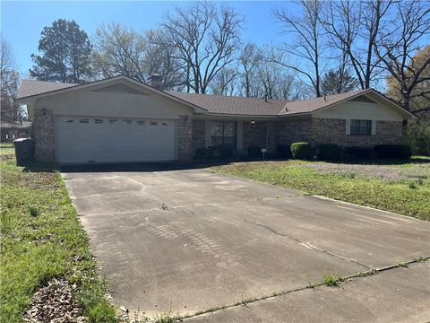 Photo of 2607 W E Street, Russellville, AR 72801 (MLS # 1339138)
