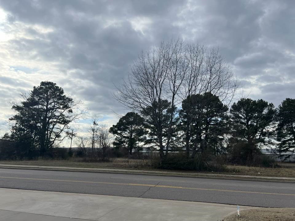 Outstanding Commercial Opportunity – Prime Location!
Located in a growing and thriving area of town, this approximately one-acre commercial lot offers excellent visibility and accessibility just minutes from the interstate. Situated in a high-traffic corridor surrounded by established businesses and ongoing development, this property is ideal for a variety of commercial uses. Whether you're looking to build retail, office space, or a service-based business, this lot provides the space, location, and exposure to make it a success. Don’t miss the chance to invest in one of the most dynamic areas in the market!