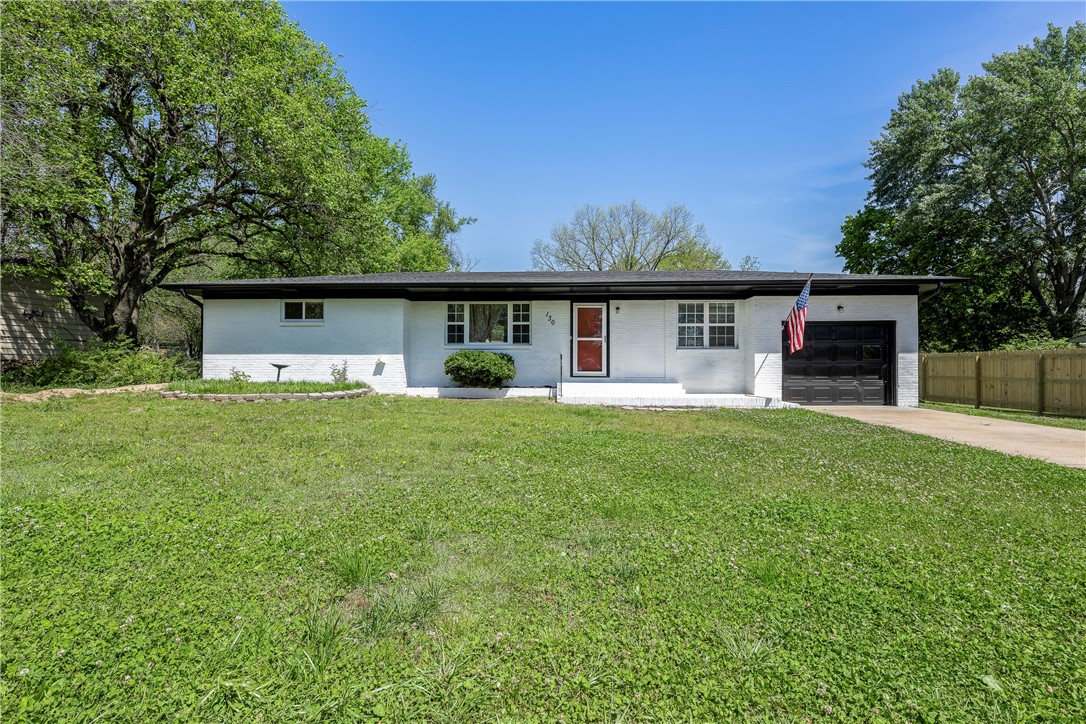 Cozy 3/2/2 house in the heart of Pea Ridge. New Roof, New gas line to house, New granite Countertops in kitchen, New back deck and new exterior paint. Still a few updates left to do that will allow the new owner to put their personal touch on their home.