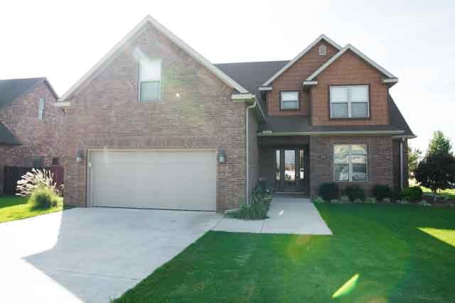 Beautiful house bright kitchen with granite counters, huge pantry, soaring ceiling in the living room opens up to a loft upstairs, master bedroom downstairs with 3 bedrooms and huge 377 sqft bonus room upstairs. you can walk to Har-ber High school and all of the shopping and entertainment in Har-ber meadows. community pool too!!