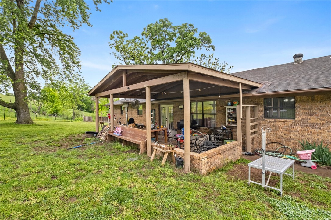 DREAM ABOUT THE COUNTRY CLOSE TO TOWN?! - Residential