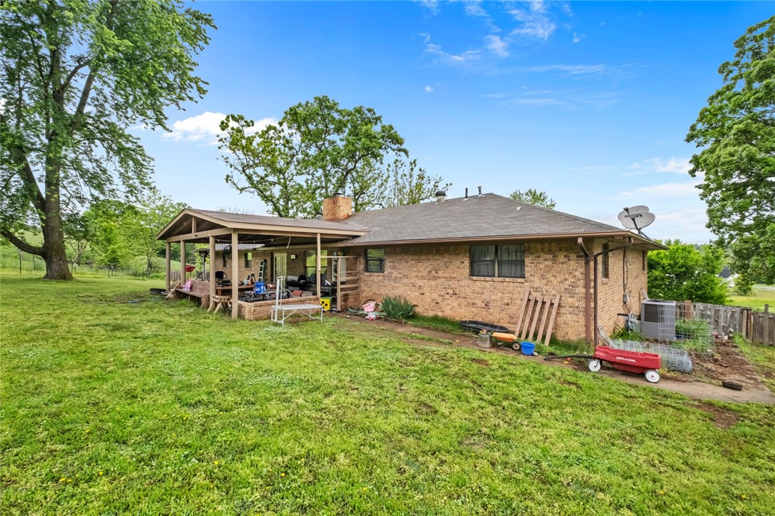 DREAM ABOUT THE COUNTRY CLOSE TO TOWN?! - Residential