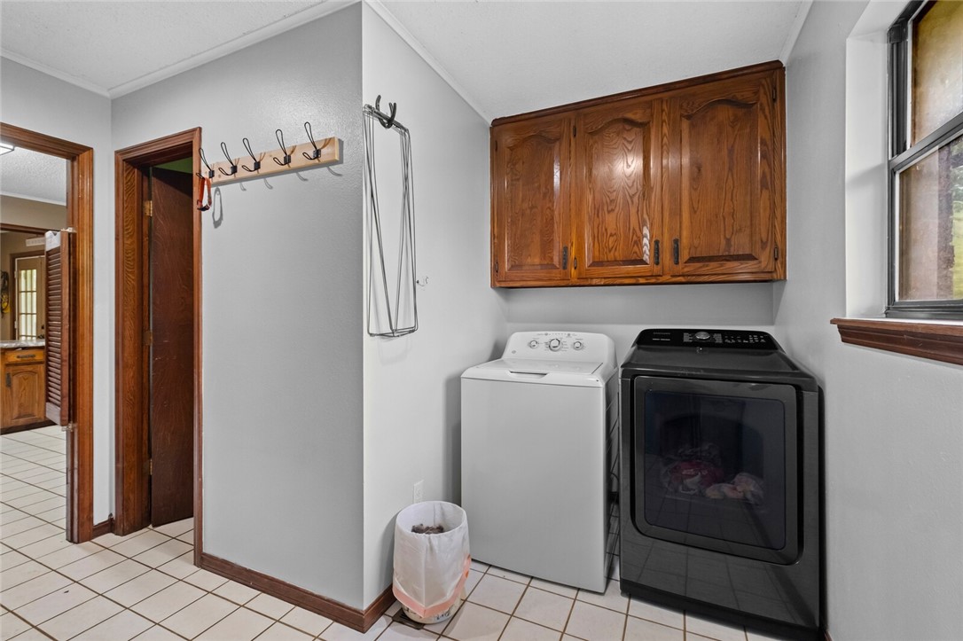 DREAM ABOUT THE COUNTRY CLOSE TO TOWN?! - Residential