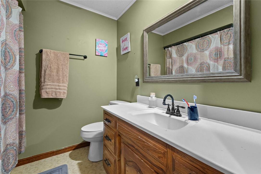 DREAM ABOUT THE COUNTRY CLOSE TO TOWN?! - Residential
