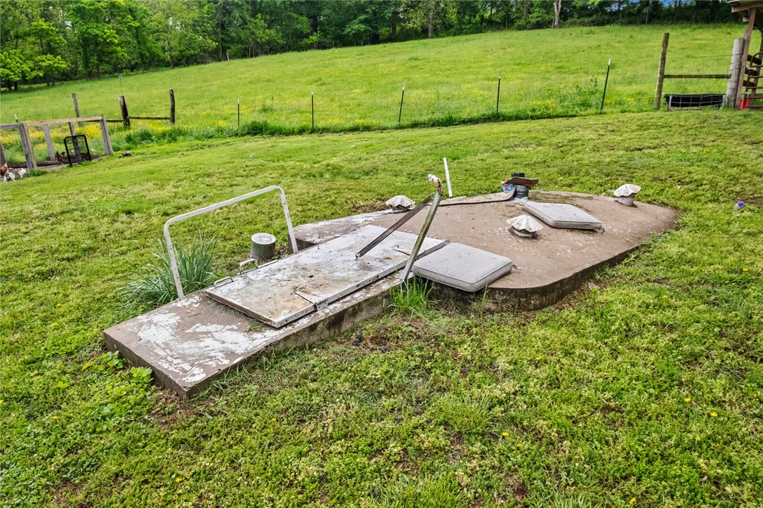 DREAM ABOUT THE COUNTRY CLOSE TO TOWN?! - Residential