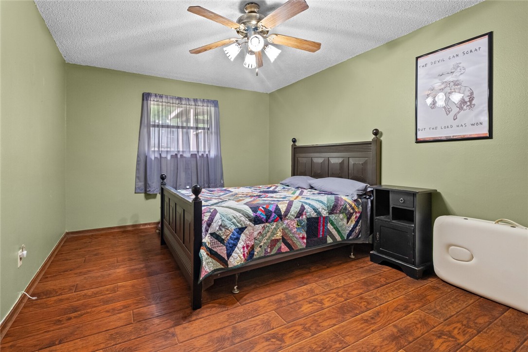 DREAM ABOUT THE COUNTRY CLOSE TO TOWN?! - Residential