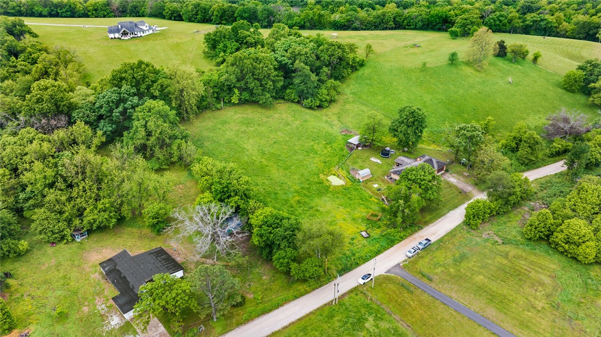 DREAM ABOUT THE COUNTRY CLOSE TO TOWN?! - Residential