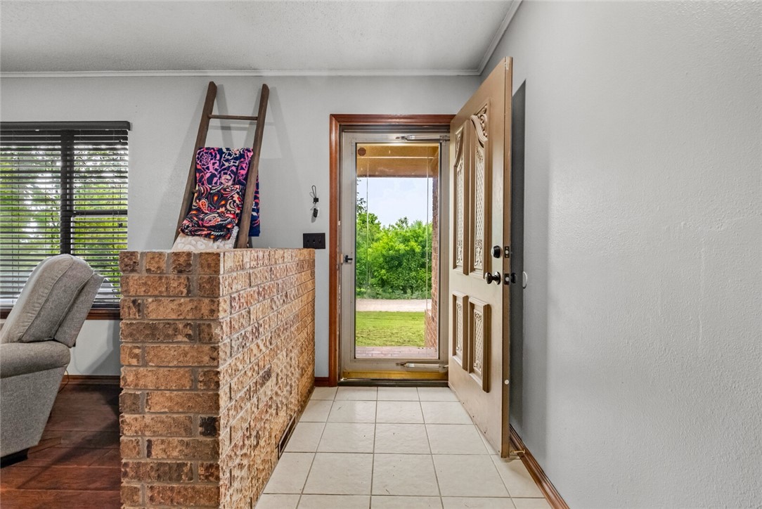 DREAM ABOUT THE COUNTRY CLOSE TO TOWN?! - Residential