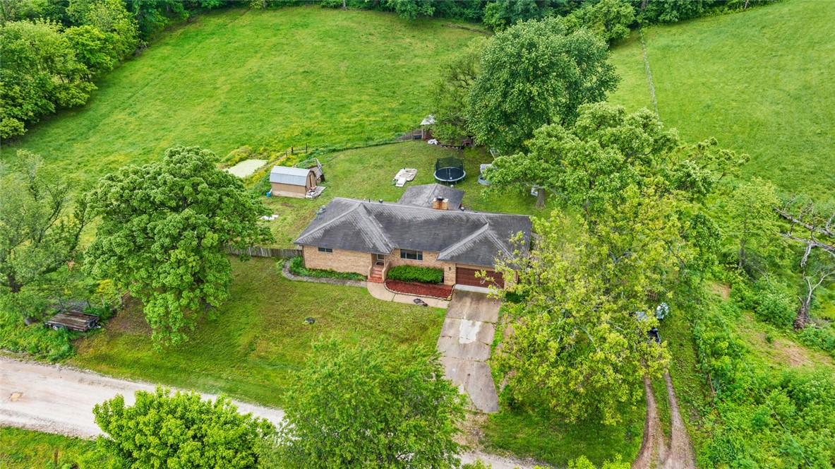DREAM ABOUT THE COUNTRY CLOSE TO TOWN?! - Residential