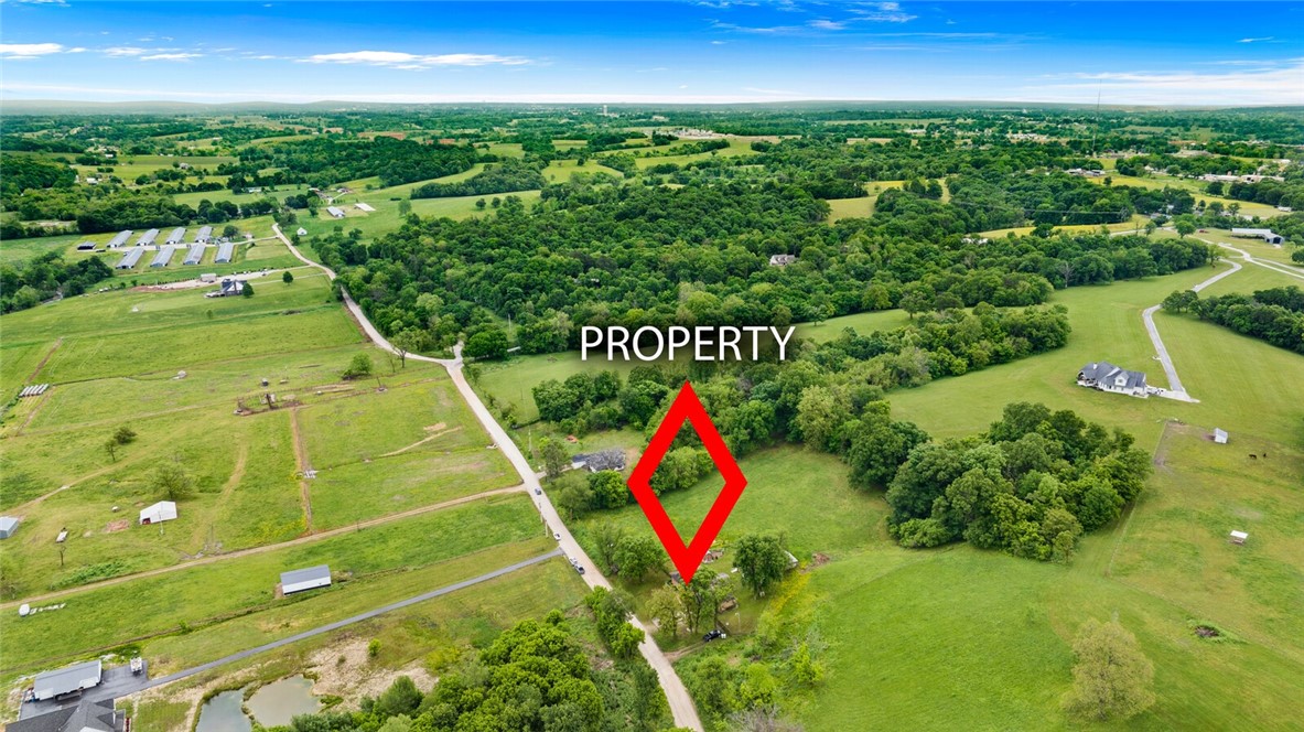 DREAM ABOUT THE COUNTRY CLOSE TO TOWN?! - Residential
