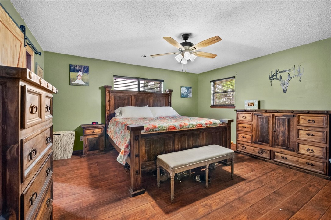 DREAM ABOUT THE COUNTRY CLOSE TO TOWN?! - Residential