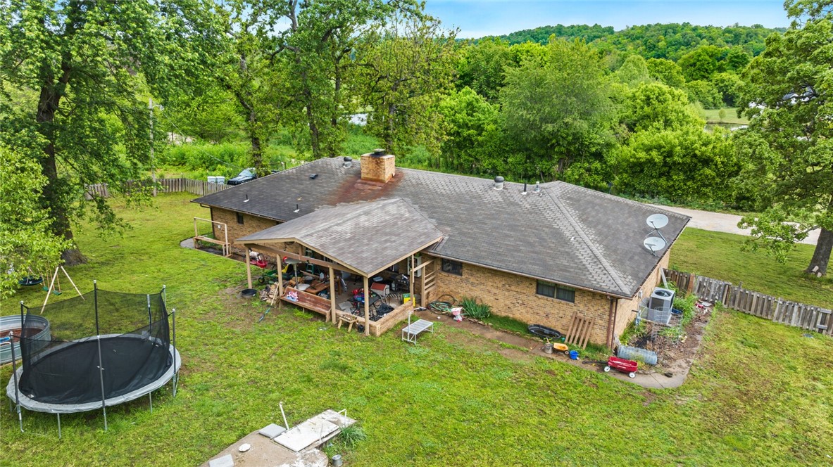 DREAM ABOUT THE COUNTRY CLOSE TO TOWN?! - Residential