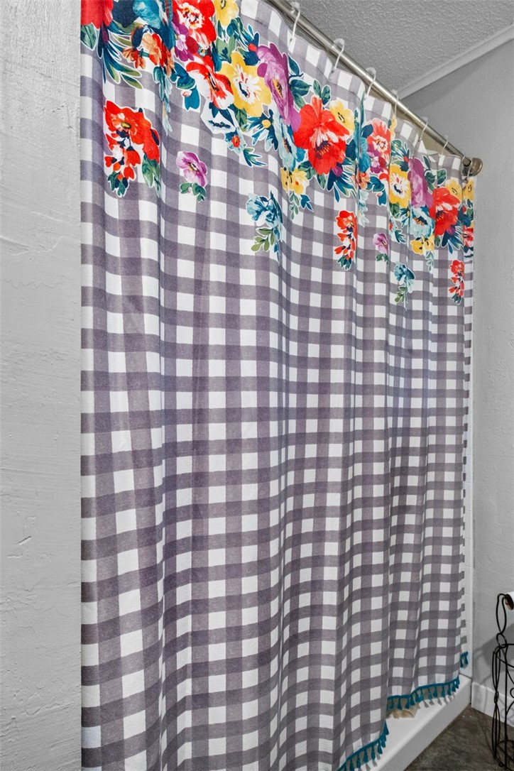 DREAM ABOUT THE COUNTRY CLOSE TO TOWN?! - Residential