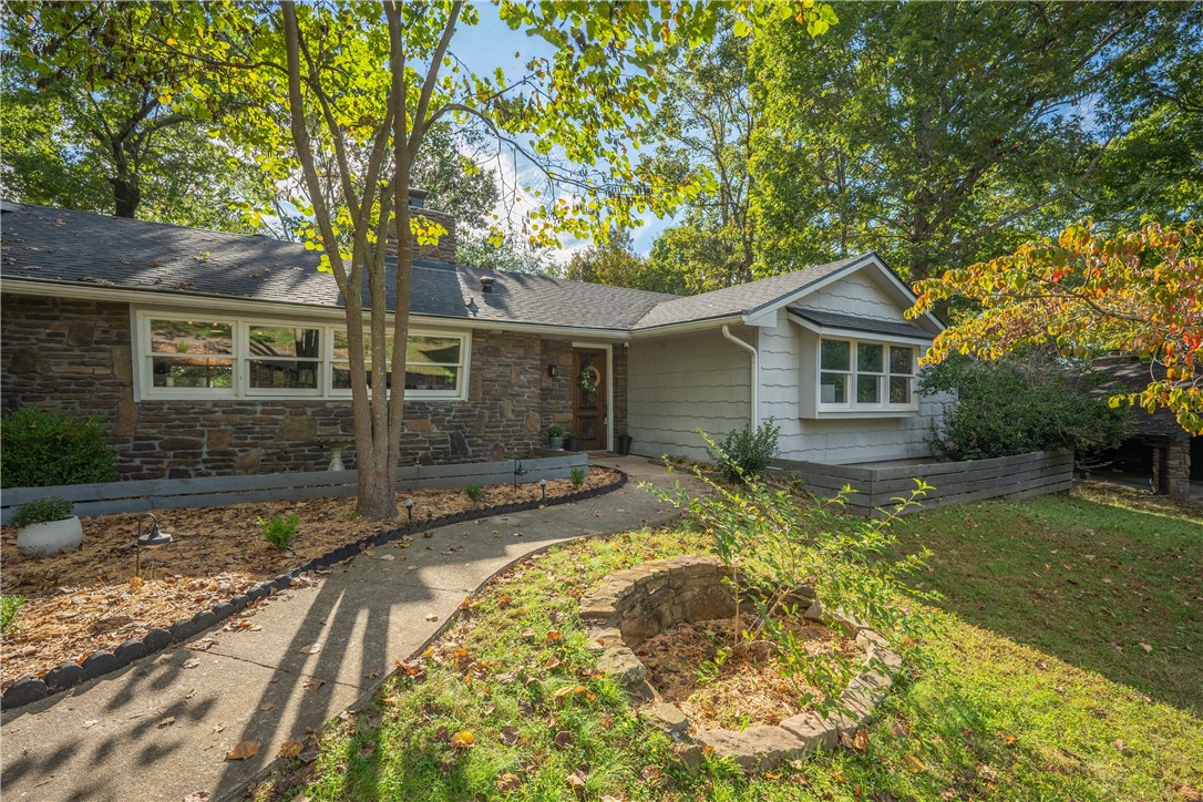 This 4-bed, 2-bath home with an office offers about 2,250 sq ft and a year-round view of Lake Windsor. You’re just a 5-minute walk to Tanyard Creek Trail with backyard access and only 5 minutes from the highway!
A rare find in Bella Vista — this home sits on a level, fully fenced backyard! Perfect for kids, pets, entertaining, or relaxing on the patio and enjoying the outdoors. Flat yards like this don’t come around often!
Features a new roof (2021), HVAC (2019), tankless water heater, and a water heater for the master bath. The septic has new leach lines and a clean-out!
Inside, you’ll find fresh paint, new flooring, and plenty of natural light. The stone fireplace adds warmth, and the primary suite is a true retreat with a soaking tub framed by lake views, walk-in shower, bathroom heaters, and a huge walk-in closet. The office off the primary bedroom is ideal for a workspace or nursery.
This home truly has it all—modern updates, a great layout, and that rare flat backyard with a lake view.