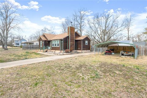 Photo of 250 W Yoes Place, Fayetteville, AR 72701 (MLS # 1337773)