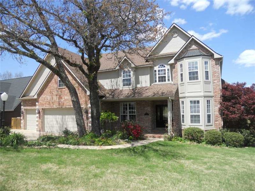 Executive home in Brookbury S/D with lots of square footage at an outstanding price per square foot.  Kitchen built for entertainment with 2 islands w/3mm granite, new stainless steel appliances. Double sided FP between LR and Kitchen. Two separate,stairwells. New carpet in 2013, 2 new HVAC units-2008.  Lg bonus room w/wet bar and 21x21 storage room attached to bonus.