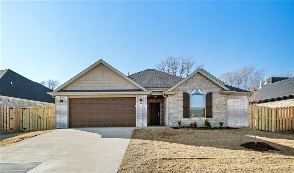 Beautiful 3bed/2bath home with plenty of natural light, open floor plan and large covered porch in the fenced-in backyard. This spacious house has tasteful, ceramic tile in wet areas, carpet in the bedrooms and LVP in the living room making cleaning a breeze! The eat-in kitchen boasting plentiful counter space, granite counter tops and a pantry is perfect for hosting while the gorgeous master suite with separate shower and jacuzzi tub provides a peaceful environment to unwind. Max of 2 pets allowed with a $350/pet fee plus an additional $25/month/pet. Call today for more information!