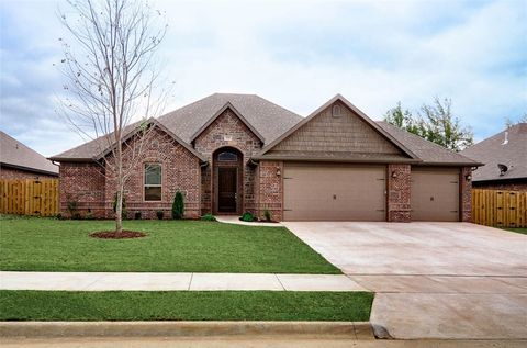 Photo of 703 SE Fullerton Street, Bentonville, AR 72712 (MLS # 1340802)