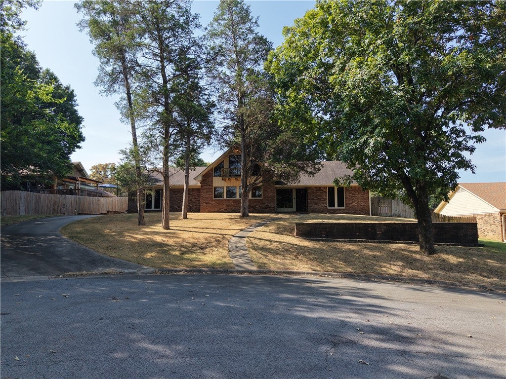 6 N 8th Circle